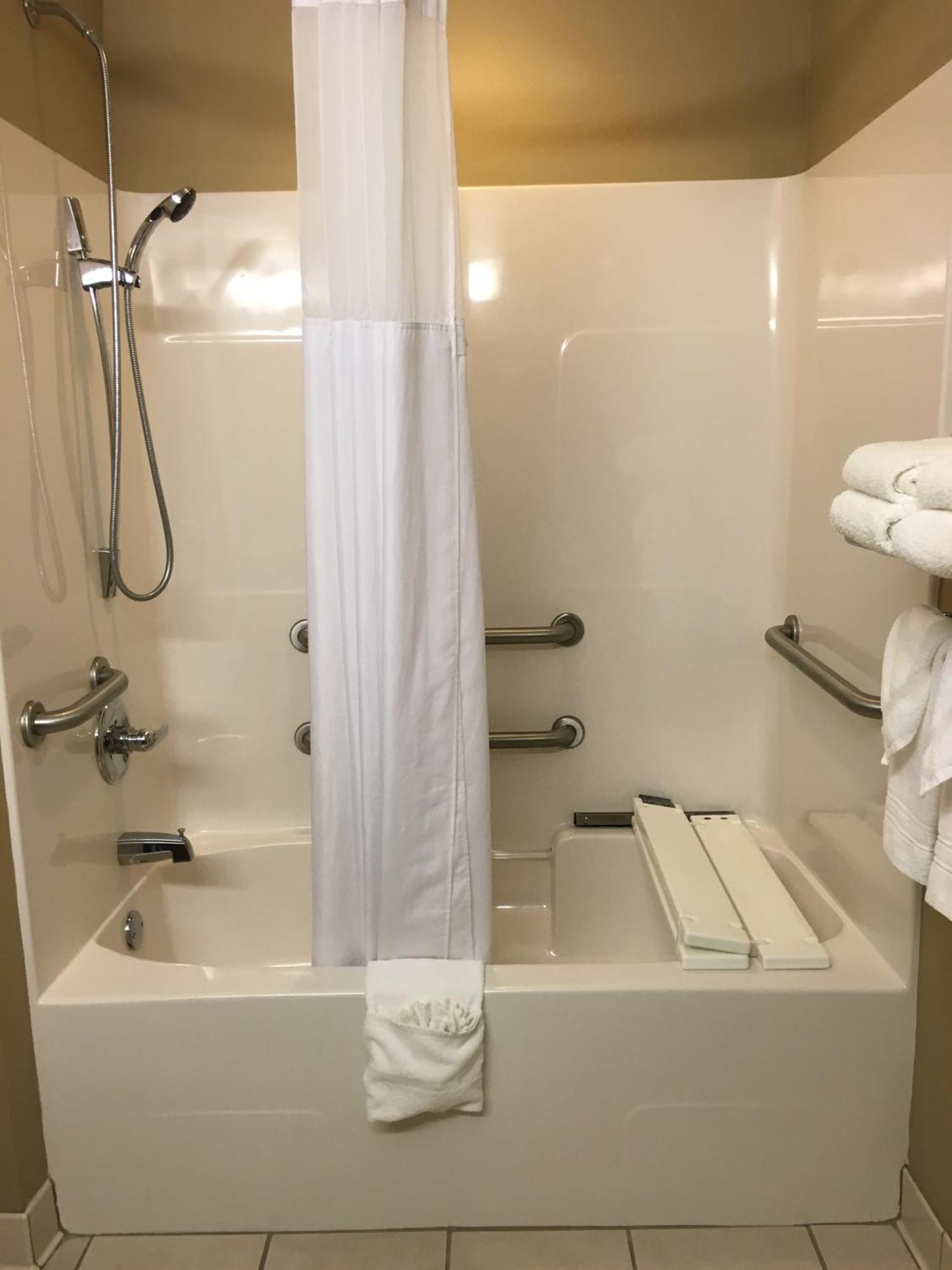 Microtel By Wyndham Perry National Fairground Area I-75 Room photo